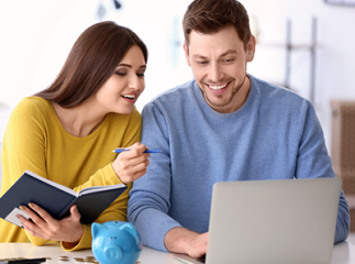 couple fait des économies